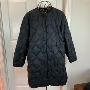 Uniqlo Ultra Light Down Black Jacket Size Large
Too big for my 5’6 frame.